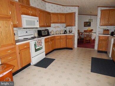 505 Caravelle Ln, Reading, PA 19606 - photo 5