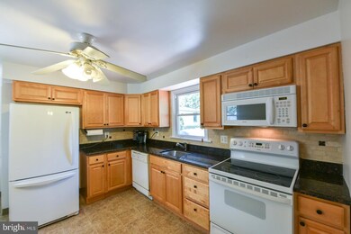 307 Heston Ave, Norristown, PA 19403 - photo 6