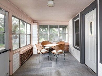 505 Virginia Ave, Des Moines, IA 50315 - photo 2