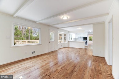 7906 Foxhound Rd, McLean, VA 22102 - photo 6