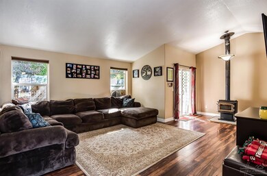 2156 SW 28th St, Redmond, OR 97756 - photo 5