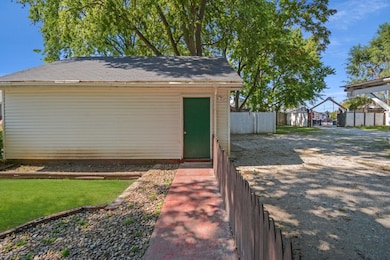 611 W Locust St unit 2, Bloomington, IL 61701 - photo 7