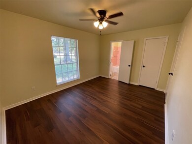 205 E Crestmont Dr, Alvin, TX 77511 - photo 5