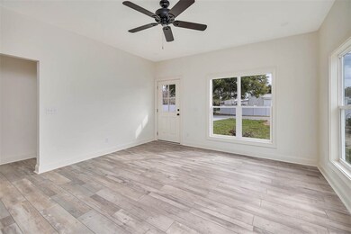 1011 Elbert St, Darien, GA 31305 - photo 5