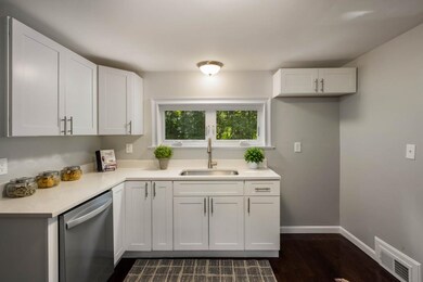 16 Mammoth Rd, Windham, NH 03087 - photo 4