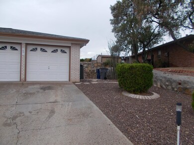 10836 Vista Lomas Dr, El Paso, TX 79935 - photo 3