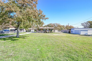 413 Daisy Dr, Granbury, TX 76049 - photo 3