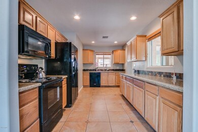 KITCHEN WITH GRANITE