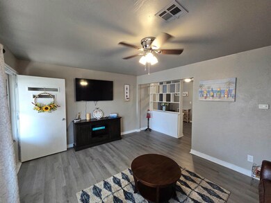 2202 W Maple Ave, Enid, OK 73703 - photo 4