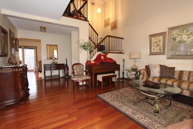 611 Banningway Dr, Columbus, OH 43213 - photo 3