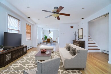 (3) LIVING ROOM