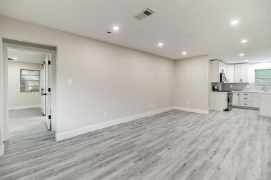 356 Patricia Ln, Bedford, TX 76022 - photo 4