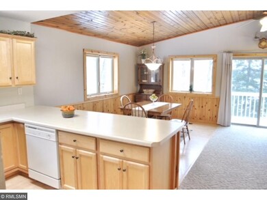Large breakfast bar!