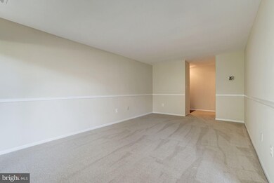 9725 Kings Crown Ct unit 1, Fairfax, VA 22031 - photo 7