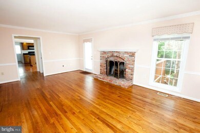 12626 Lloydminster Dr, North Potomac, MD 20878 - photo 6