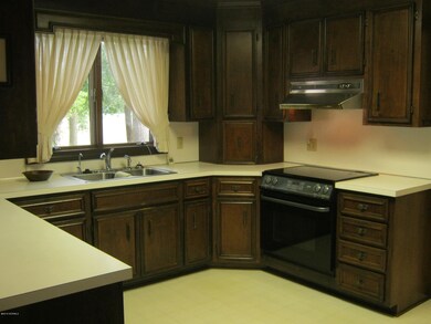 1252 Oakdale Dr, Williamston, NC 27892 - photo 3