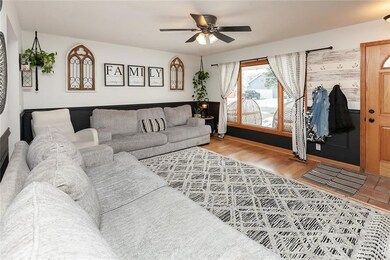 2421 N 2nd Ave E, Newton, IA 50208 - photo 6