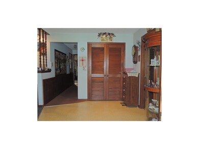Very spacious front entry.  Laundry behind the lou