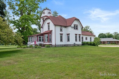 314 S Hudson St, Lowell, MI 49331 - photo 2