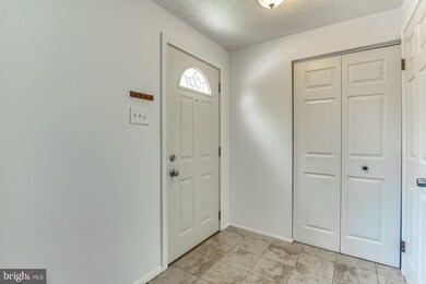 8105 Parkdale Ct, Springfield, VA 22153 - photo 3