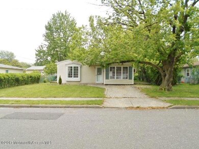 352-384129 - Front - different angle