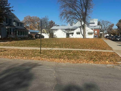 302 E Main St, Washington, IA 52353 - photo 2