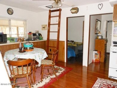 8 Spring St, Hawley, PA 18428 - photo 5