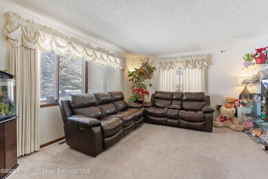 345 Cedar Cir_006