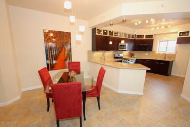 Dining Area & Kitchen