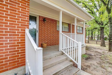 1046 Reese Ln, Azle, TX 76020 - photo 4