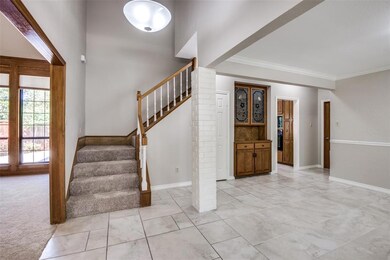 Attractive staircase, butlers pantry, tall ceiling.