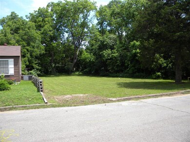 701 W Hanna St, Denison, TX 75020 - photo 3