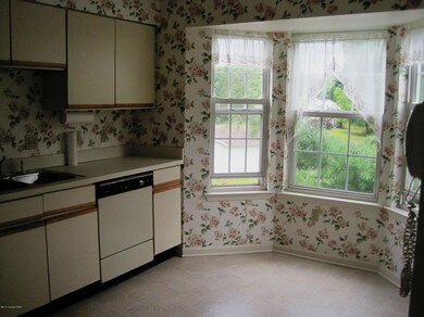 1208 Village Dr, Stroudsburg, PA 18360 - photo 6