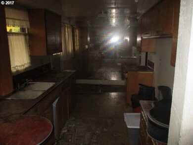 1386 Roundup Dr, Eugene, OR 97401 - photo 2