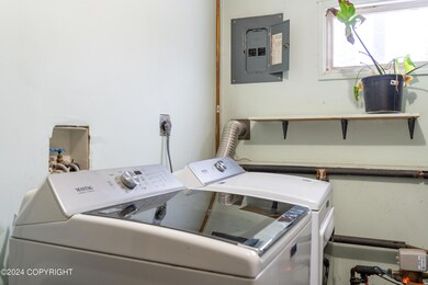 43-Laundry Room_ELI08807-HDR