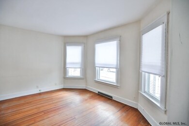 10 Grosvenor Square, Schenectady, NY 12308 - photo 3