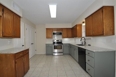 2608 W Highland Dr, Granbury, TX 76049 - photo 2