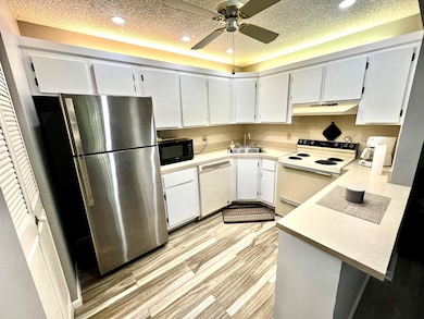 408 Pine Glen Ln unit C-2, Greenacres, FL 33463 - photo 2