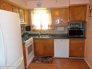 31 Xenia St, Staten Island, NY 10305 - photo 4
