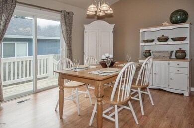 527 SE Neptune Ave, Lincoln City, OR 97367 - photo 5