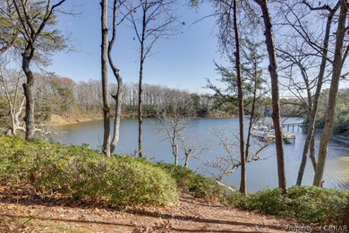 A view to the water and the private Mariners Point