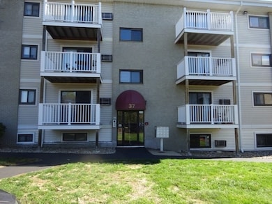 37 Hosmer St unit 10, Marlborough, MA 01752 - photo 2