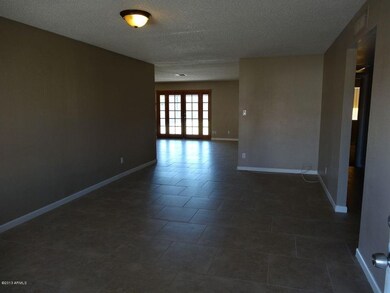 2827 W Wagoner Rd, Phoenix, AZ 85053 - photo 2