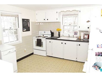 188 Chestnut Ave, Cranston, RI 02910 - photo 3