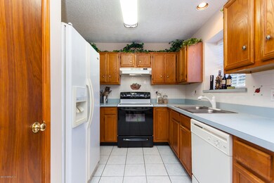 7820 Duckwood Ln, Jacksonville, FL 32210 - photo 6