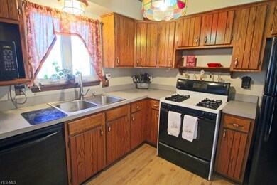 846 W Shore Blvd, Sheffield Lake, OH 44054 - photo 5