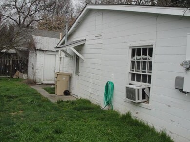 506 NW Clarke St, Grants Pass, OR 97526 - photo 2