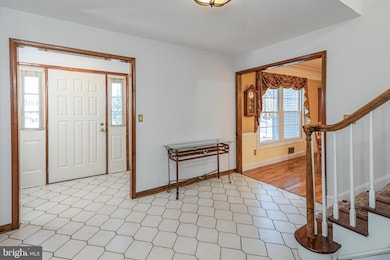 8 Tulsa Ct, Monmouth Junction, NJ 08852 - photo 2