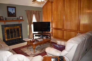 504 Live Oak Ave, Bay City, TX 77414 - photo 4