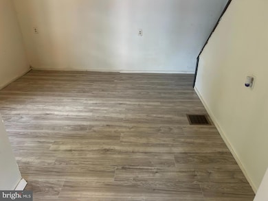 321 Peacock St, Pottsville, PA 17901 - photo 3